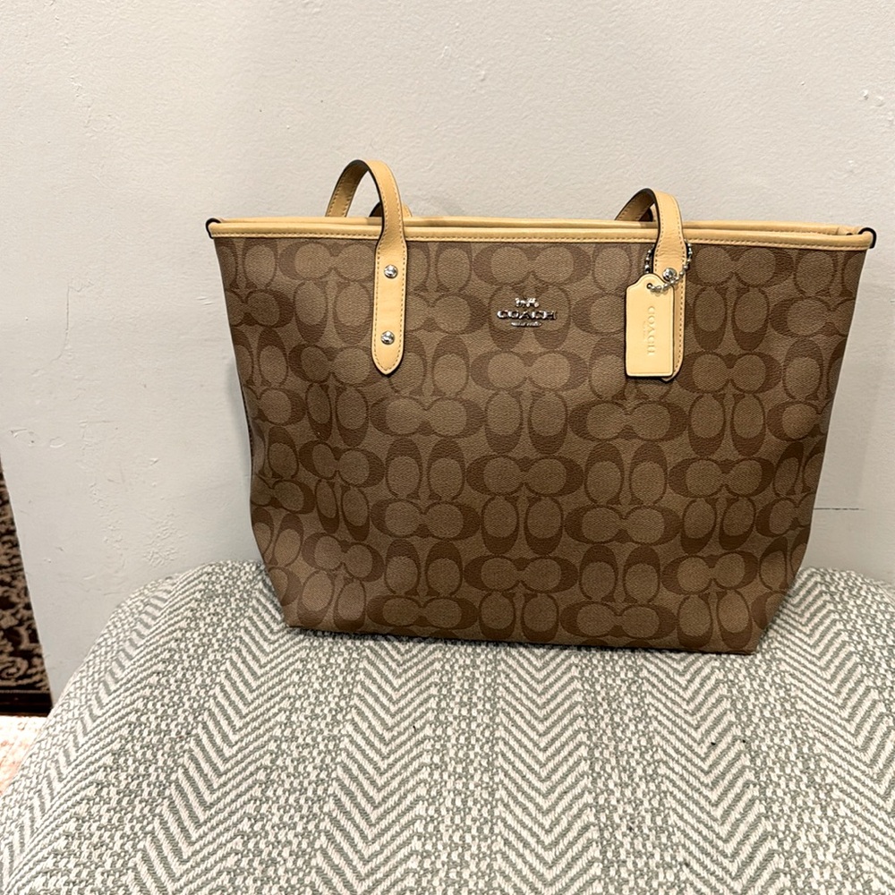 Coach Signature City Tote